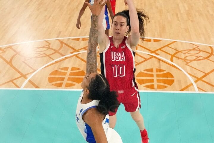 U.S. women's basketball team beats France by 1 point to get 8th straight Olympic gold medal