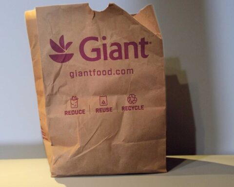 TANTV: Shoppers across MoCo & PG County are calling out Giant Food over fragile, handle-free paper bags that rip under ordinary weight.