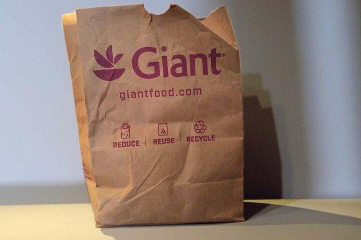 TANTV: Shoppers across MoCo & PG County are calling out Giant Food over fragile, handle-free paper bags that rip under ordinary weight.