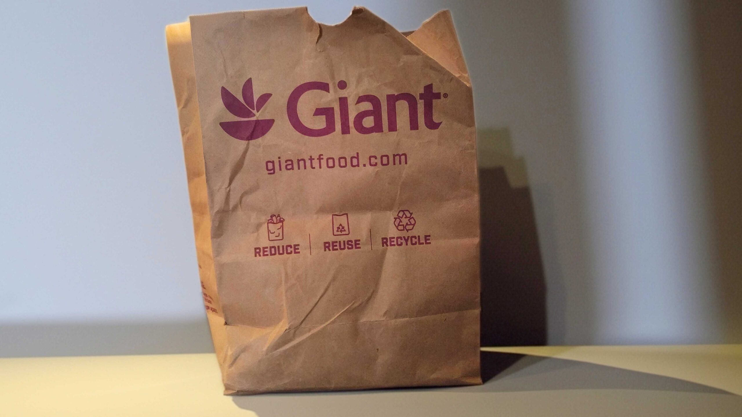 TANTV: Shoppers across MoCo & PG County are calling out Giant Food over fragile, handle-free paper bags that rip under ordinary weight.